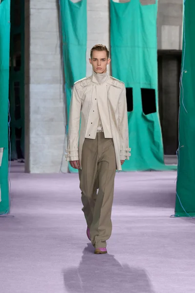 Look 1